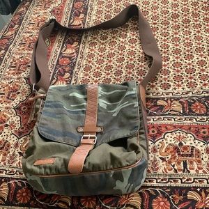 Root’s canvas messenger bag